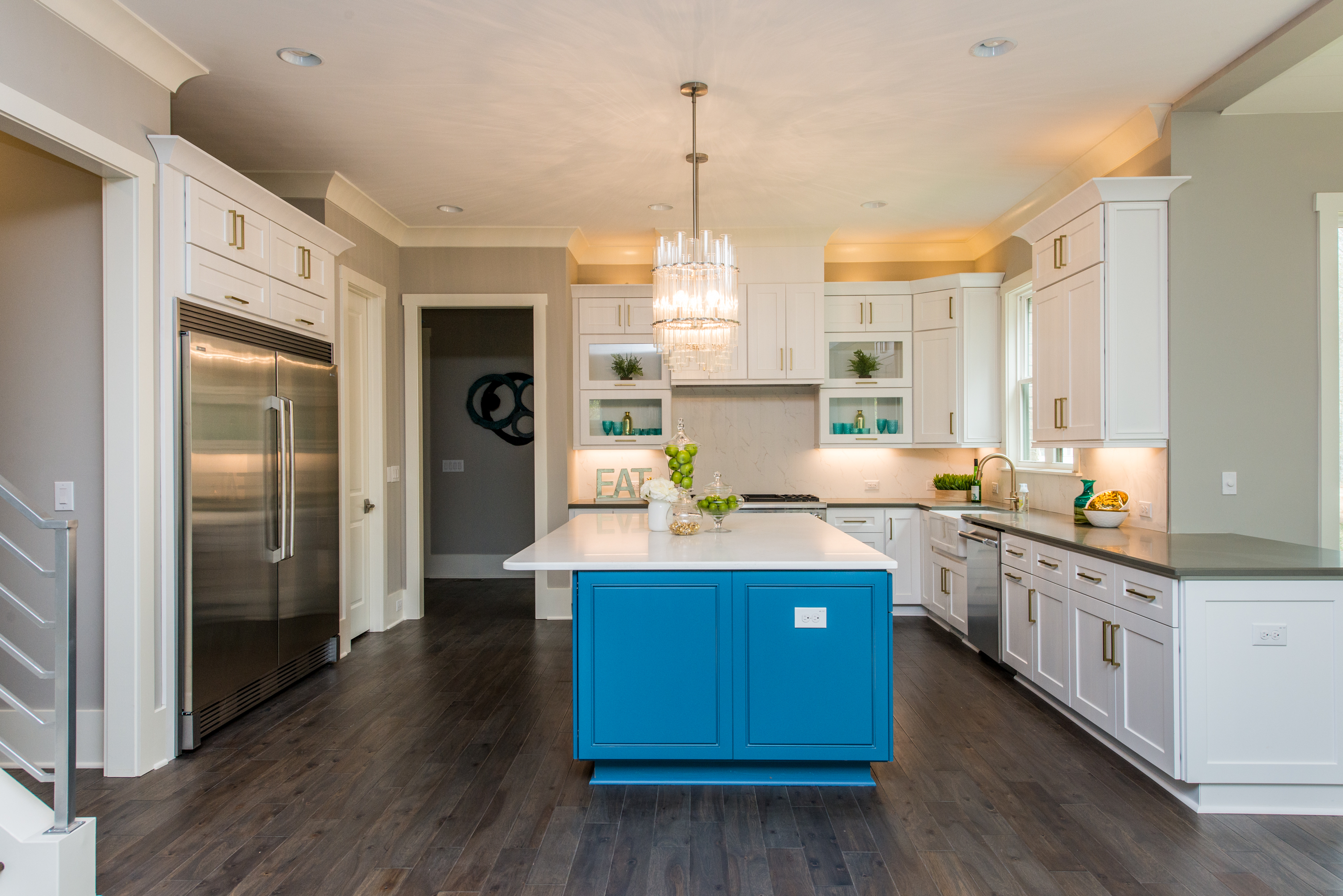 Two-tone kitchen